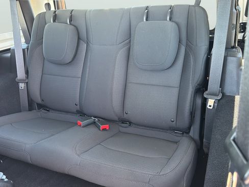 Used 2019 Jeep Wrangler Sport AWD/4WD image 33