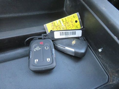 Used 2021 Chevrolet Silverado 2500 LT w/ Texas Edition image 24