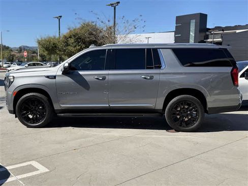 Used 2021 GMC Yukon XL SLT w/ SLT Premium Package image 3