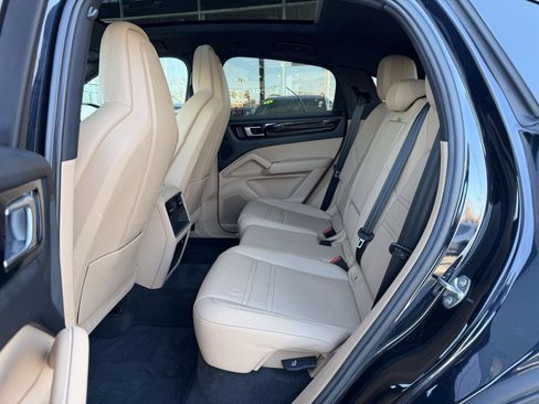 Used 2023 Porsche Cayenne image 28