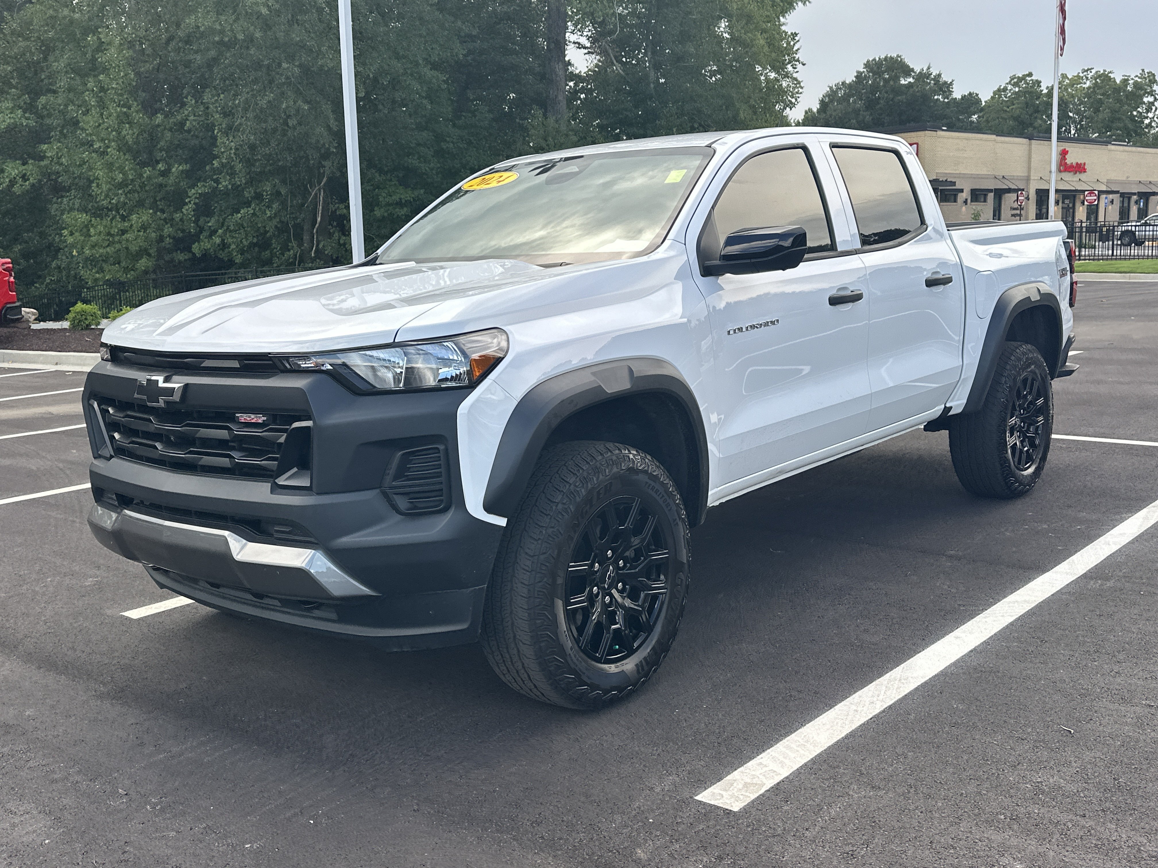 Used 2024 Chevrolet Colorado Trail Boss w/ Technology Package AWD/4WD image 4