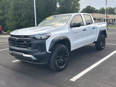 Used 2024 Chevrolet Colorado Trail Boss w/ Technology Package AWD/4WD image 4