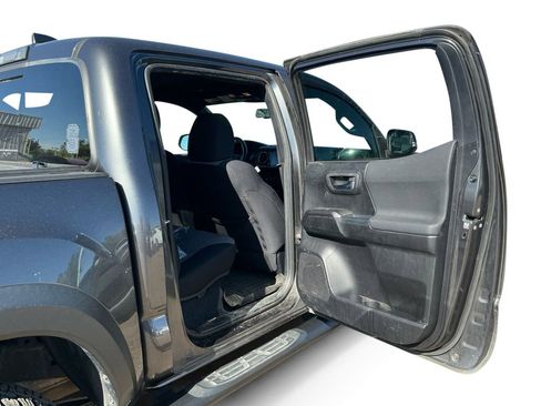 Used 2020 Toyota Tacoma TRD Off-Road w/ Technology Package AWD/4WD image 18