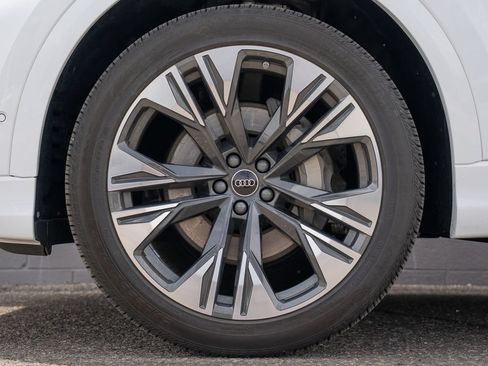 Certified 2025 Audi Q8 Premium Plus w/ Premium Plus Package AWD/4WD image 12