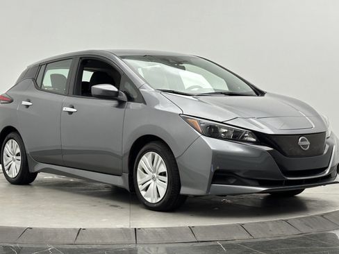 Used 2025 Nissan Leaf S FWD image 3