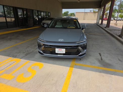 Used 2025 Hyundai Sonata SEL FWD image 5