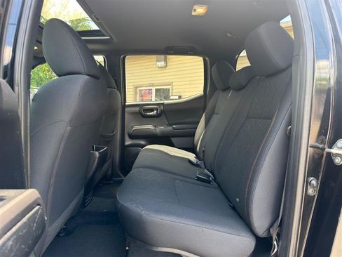 Used 2017 Toyota Tacoma TRD Sport RWD image 23