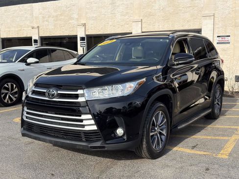 Used 2019 Toyota Highlander XLE image 4