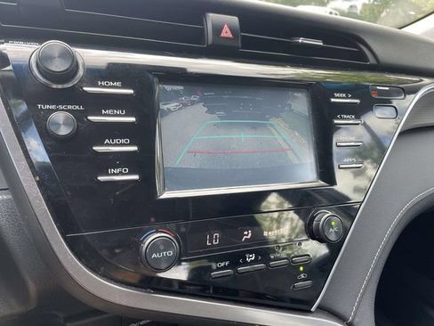 Used 2018 Toyota Camry SE FWD image 30