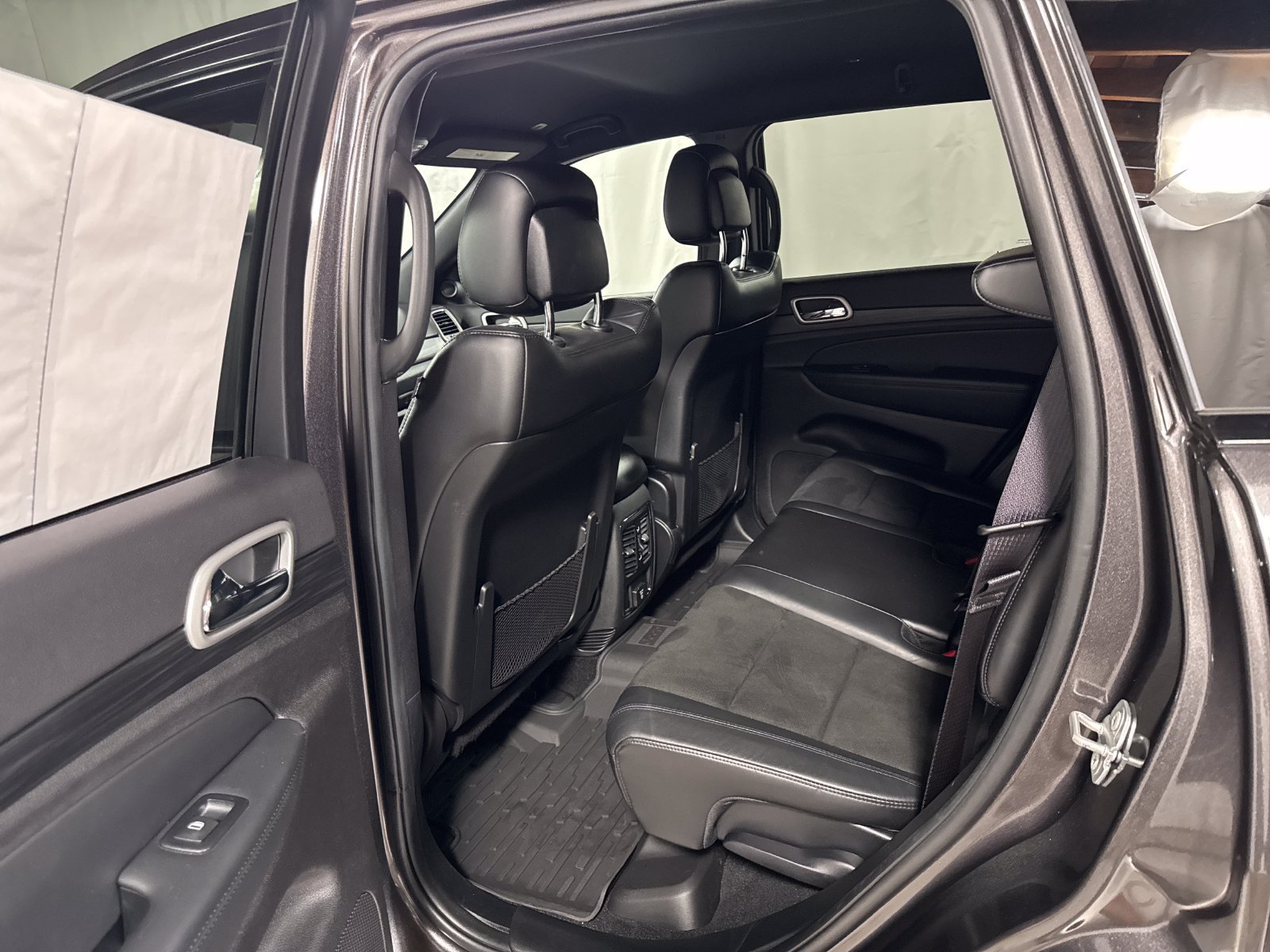 Used 2021 Jeep Grand Cherokee Laredo X AWD/4WD image 5
