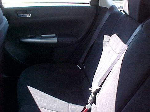 Used 2010 Subaru Impreza 2.5i Premium image 13