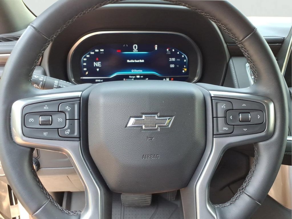 Certified 2023 Chevrolet Suburban Z71 w/ Luxury Package AWD/4WD image 11