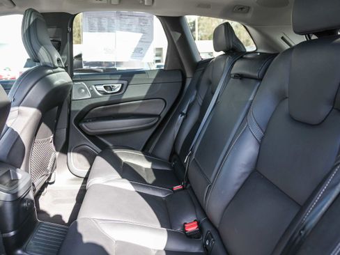 Used 2023 Volvo XC60 T8 Ultimate image 18