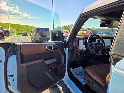 Used 2023 Ford Bronco Heritage Edition AWD/4WD image 11