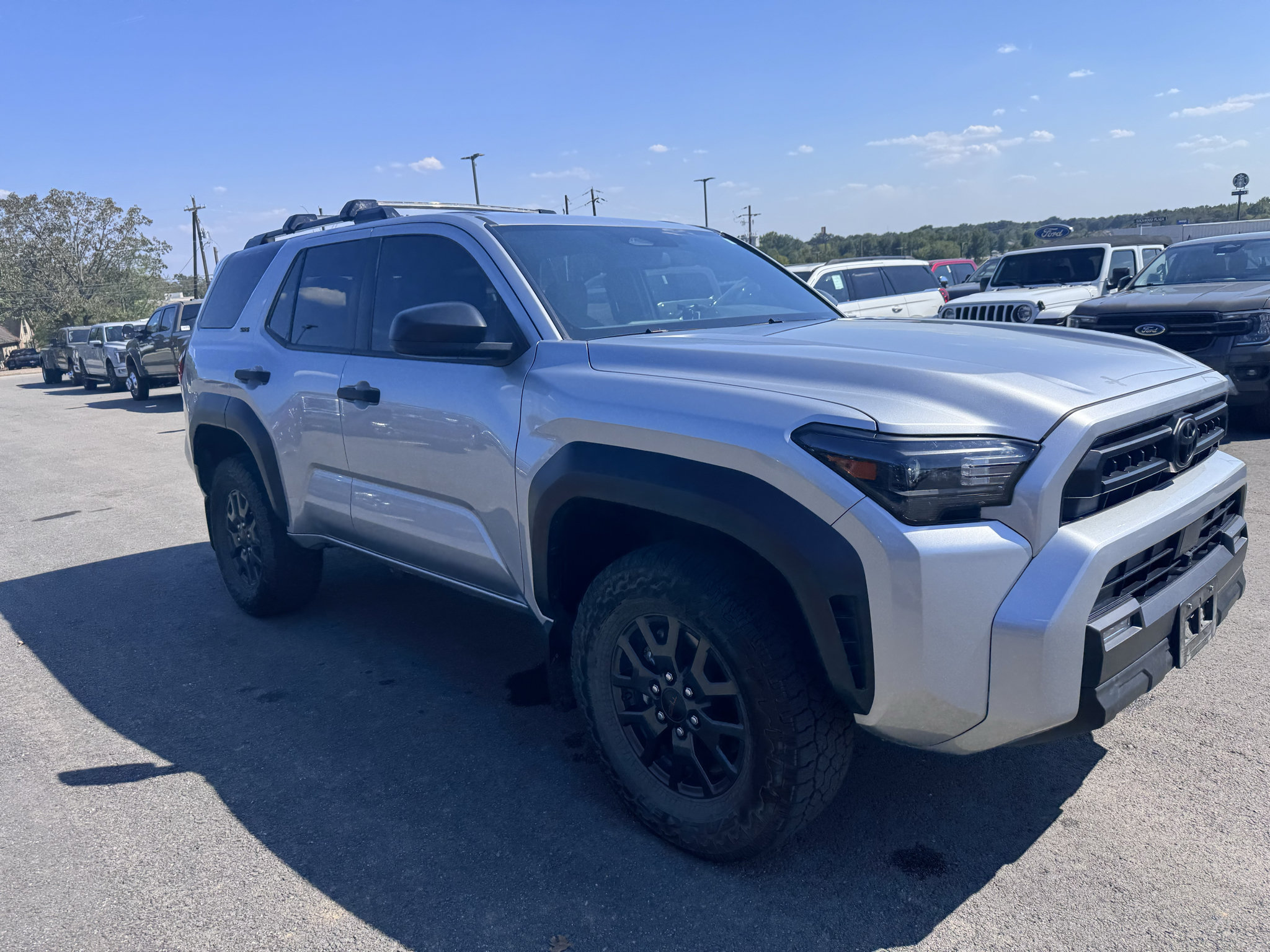 Used 2025 Toyota 4Runner SR5 AWD/4WD image 4