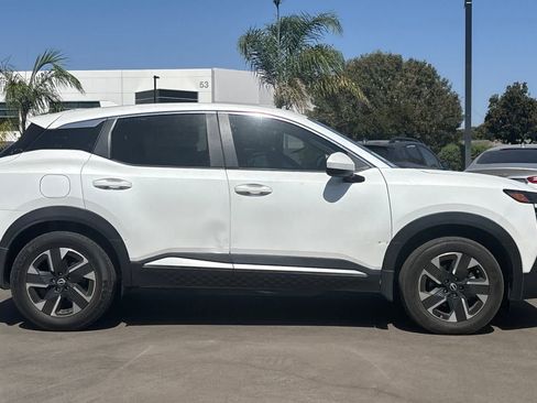 Used 2025 Nissan Kicks SV AWD/4WD image 7