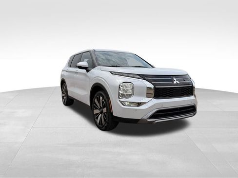 Used 2025 Mitsubishi Outlander SE FWD image 8