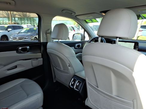 Used 2023 Kia Sorento EX image 13