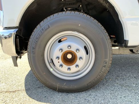 New 2025 Ford F350 XL w/ XL Chrome Package image 12