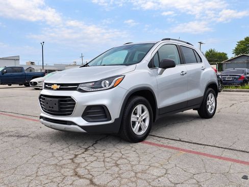 Used 2020 Chevrolet Trax LT w/ LT Convenience Package AWD/4WD image 3