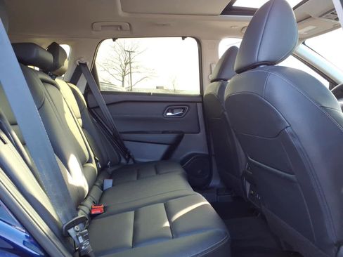 Used 2025 Nissan Rogue SL w/ Tech Package image 10