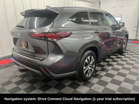 Used 2024 Toyota Highlander Limited AWD/4WD image 2