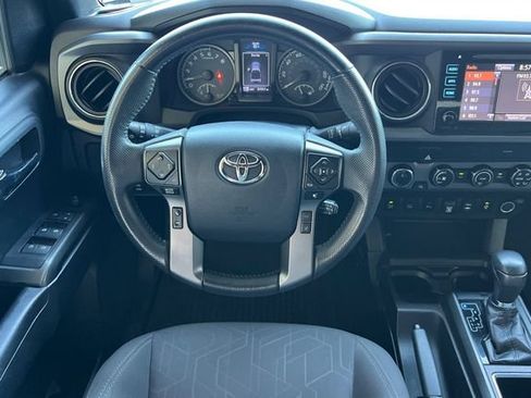 Used 2019 Toyota Tacoma TRD Sport w/ Technology Package AWD/4WD image 16