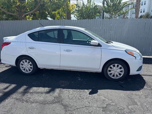 Used 2018 Nissan Versa SV image 32