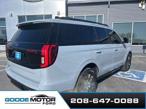 Used 2025 Ford Expedition Platinum w/ Stealth Performance Package AWD/4WD image 3
