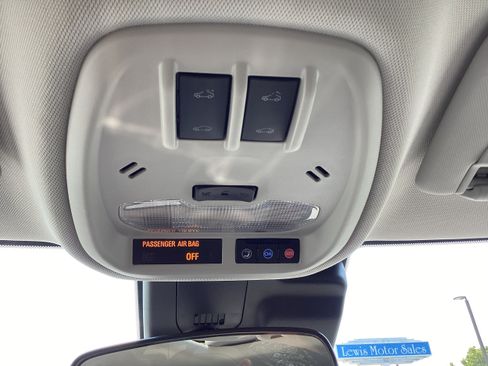 Used 2024 Chevrolet Trax ACTIV w/ Sunroof Package FWD image 21