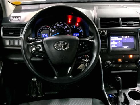 Used 2015 Toyota Camry LE image 5