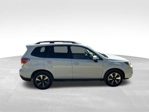 Used 2018 Subaru Forester 2.5i Premium AWD/4WD image 2