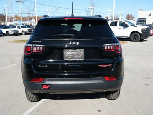 Used 2024 Jeep Compass Trailhawk image 8