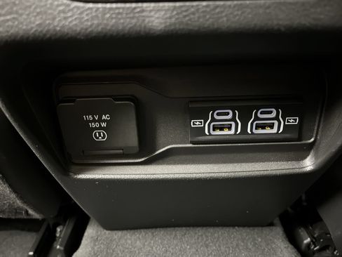 Used 2024 Jeep Grand Cherokee Altitude AWD/4WD image 12