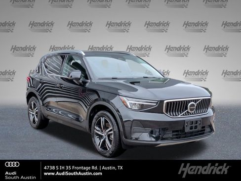 Used 2025 Volvo XC40 B5 Core image 1