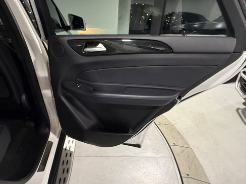 Used 2019 Mercedes-Benz GLE 400 4MATIC image 31