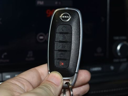 Used 2025 Nissan Rogue SV image 17