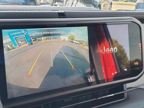 Used 2024 Jeep Wrangler Sahara image 16