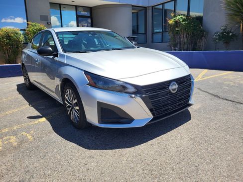 Used 2024 Nissan Altima 2.5 SV FWD image 4