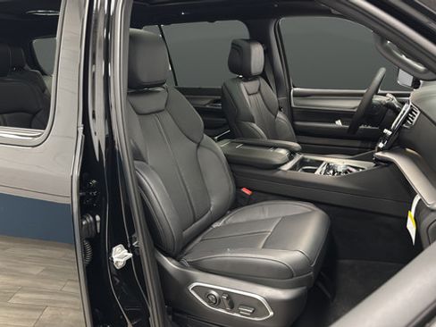 New 2026 Jeep Grand Wagoneer Limited AWD/4WD image 12