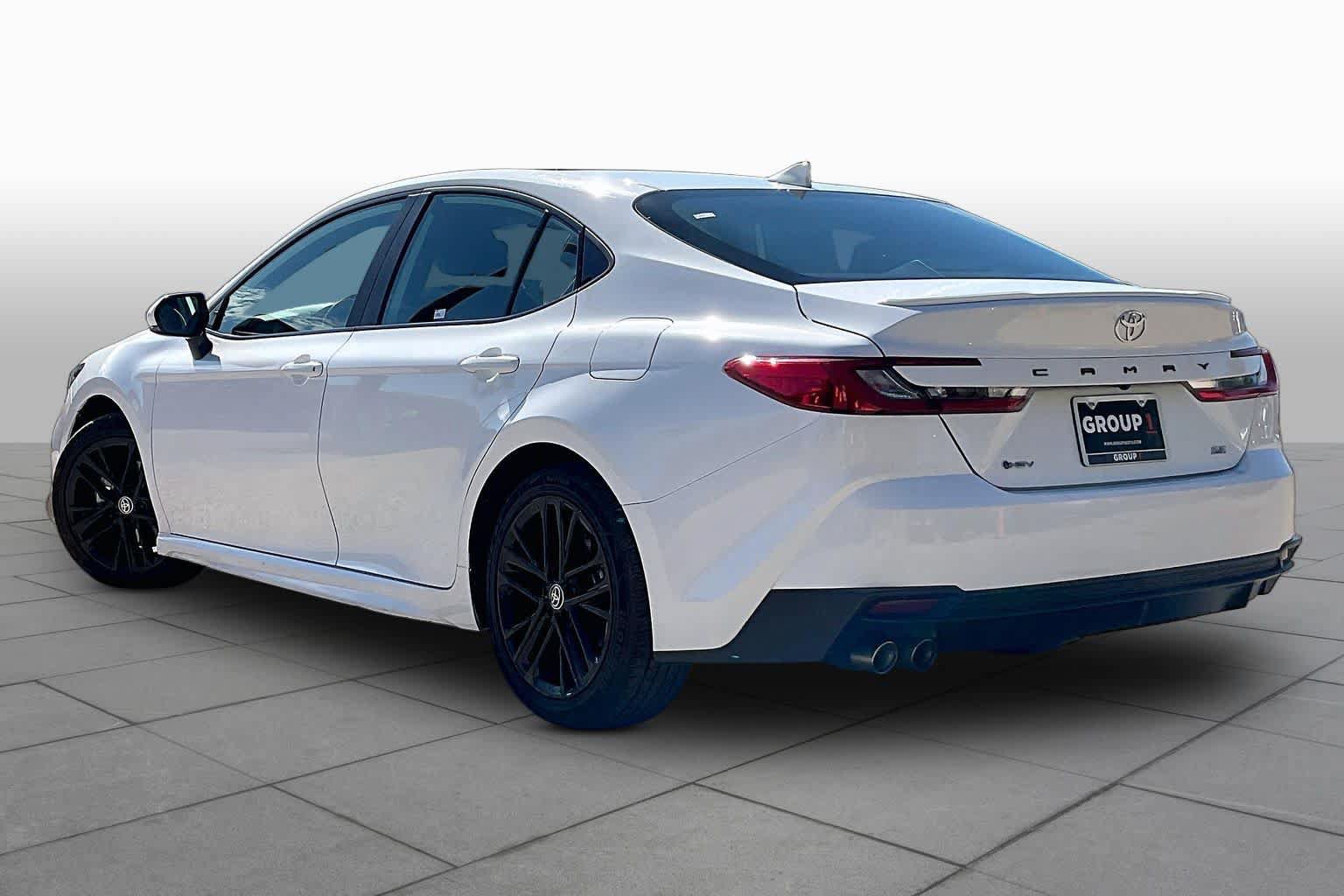 Used 2025 Toyota Camry SE FWD image 12