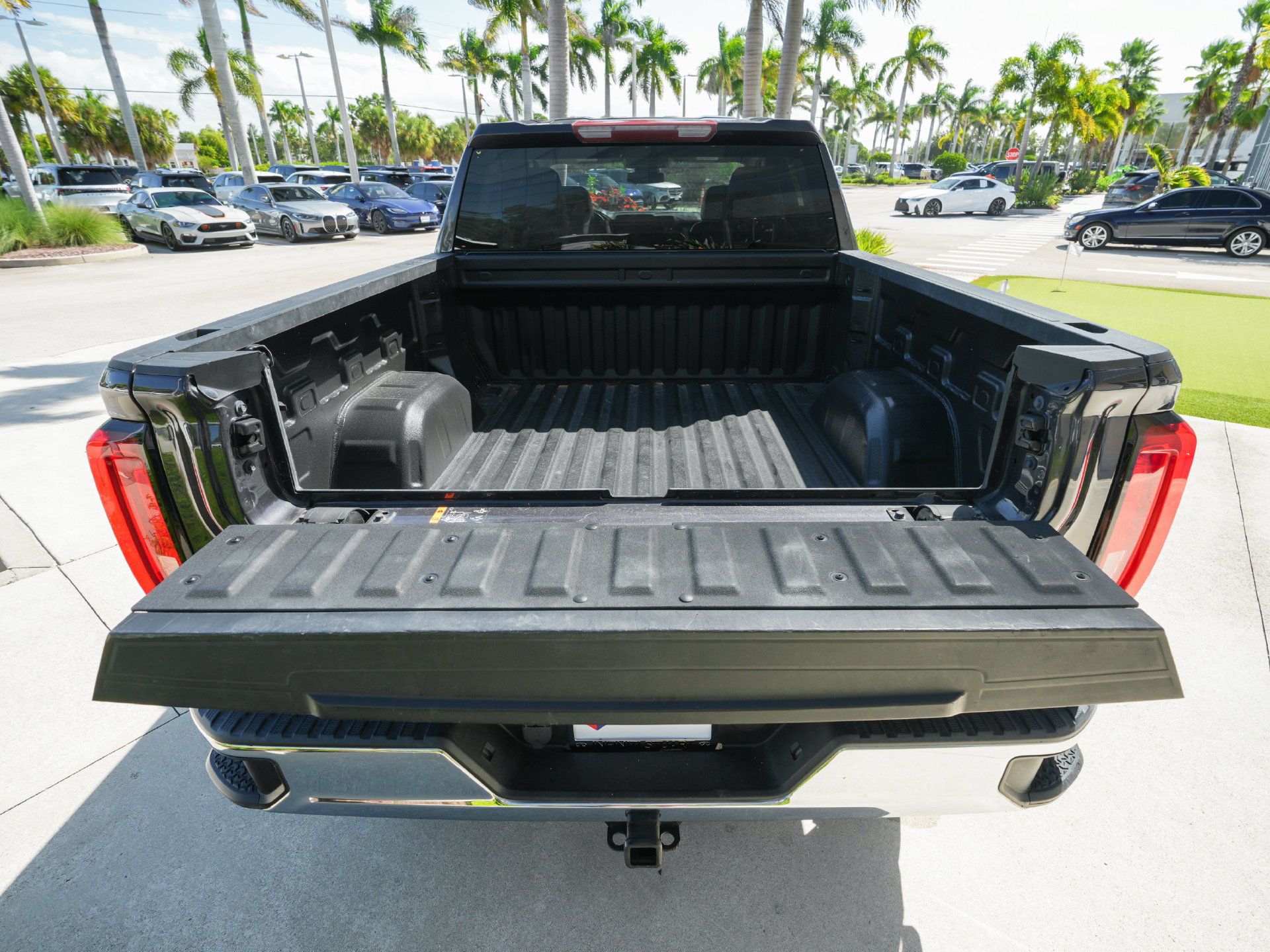 Used 2022 GMC Sierra 1500 SLT w/ SLT Premium Package RWD image 44