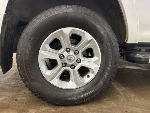 Used 2022 Toyota 4Runner SR5 Premium w/ Moonroof Package AWD/4WD image 37