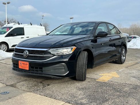 Used 2024 Volkswagen Jetta SE image 8