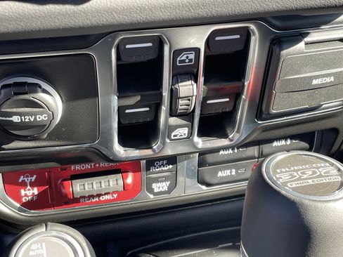 New 2025 Jeep Wrangler Unlimited Rubicon 392 image 27