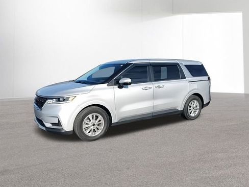 Used 2022 Kia Carnival LX image 4