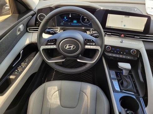 New 2026 Hyundai Elantra Limited FWD image 18