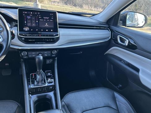 Used 2022 Jeep Compass Limited image 18