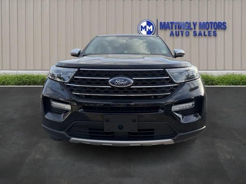 Used 2022 Ford Explorer XLT w/ Equipment Group 202A image 8