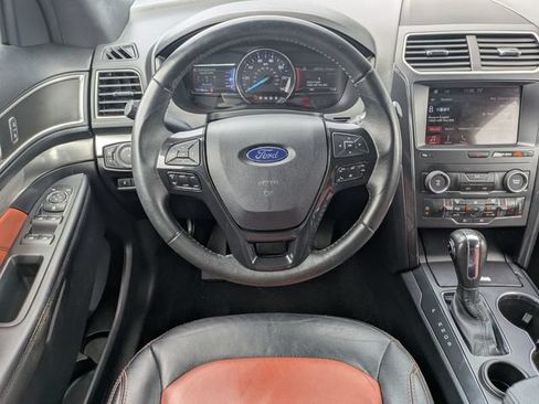 Used 2019 Ford Explorer XLT w/ Equipment Group 202A FWD image 31
